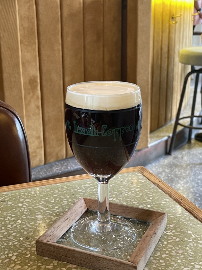 記者推介Modern Irish Coffee（$148）特意選用帶果香及經(jīng)烘焙的咖啡豆，加入威士忌及鮮奶油，充滿咖啡香及酒香而又不會(huì)互搶風(fēng)味。