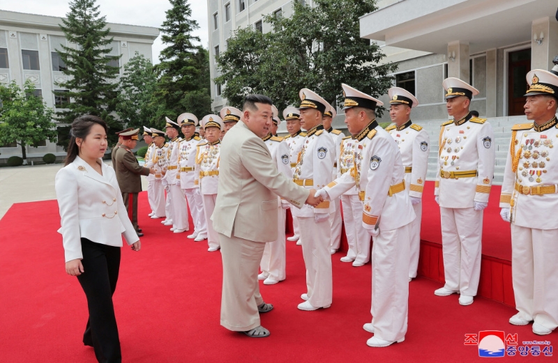 金正恩攜愛(ài)女視察海軍司令部，要求全力做好戰(zhàn)爭(zhēng)準(zhǔn)備